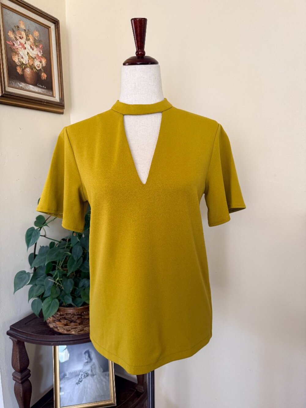 Ann Taylor Cutout Neck Short Sleeve Top Chartreuse sz S